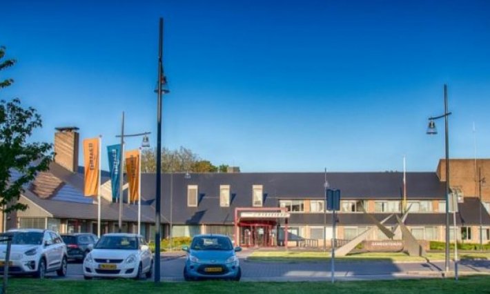 Axel spreekt in tijdens politieke avond gemeente Duiven